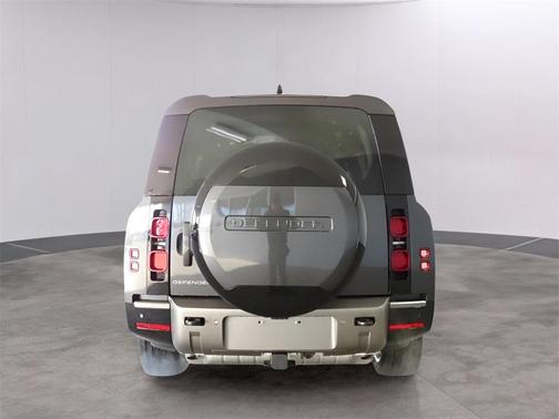 2024 Land Rover Defender P400 X-Dynamic SE