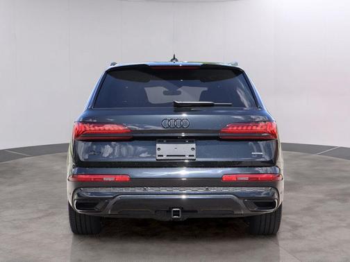 Mythos Black Metallic 2024 Audi Q7 55 Prestige