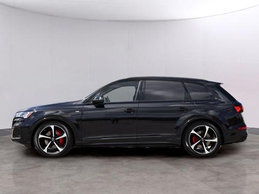 Mythos Black Metallic 2024 Audi Q7 55 Prestige