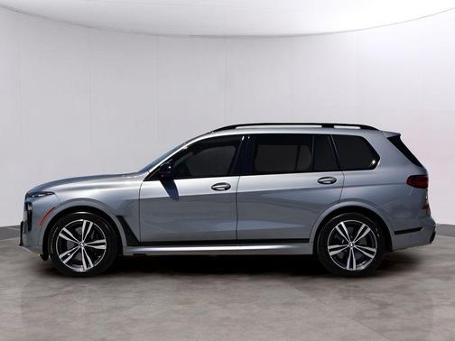 Gray Metallic 2025 BMW X7 M60i