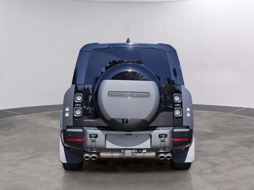 2025 Land Rover Defender P500 V8