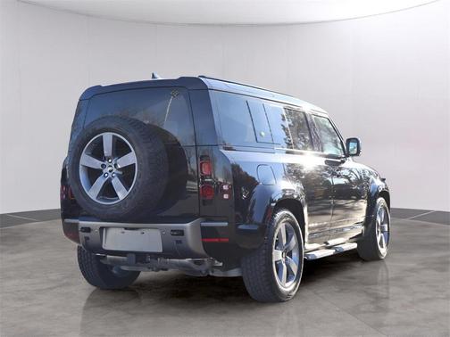 2024 Land Rover Defender P400 X-Dynamic SE