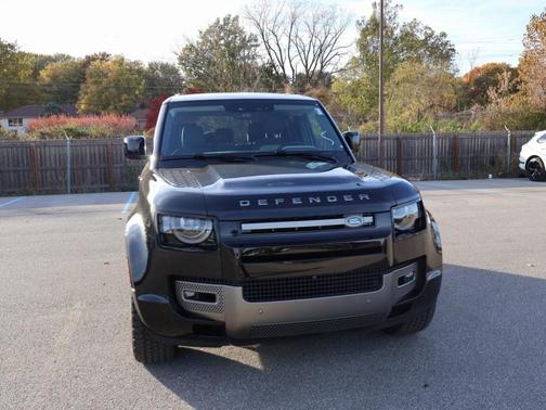 2024 Land Rover Defender P400 X-Dynamic SE