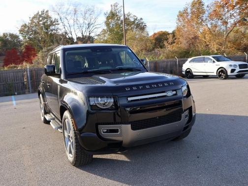 2024 Land Rover Defender P400 X-Dynamic SE