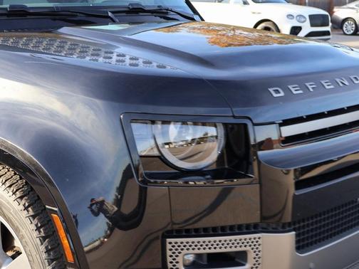 2024 Land Rover Defender P400 X-Dynamic SE