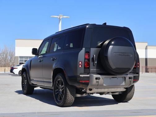 2024 Land Rover Defender P400 X-Dynamic SE