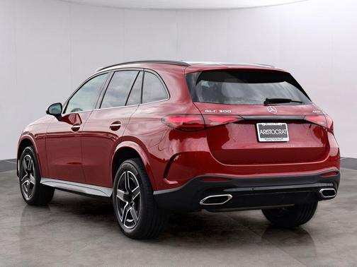 MANUFAKTUR Patagonia Red Metallic 2026 Mercedes-Benz GLC 300 Base 4MATIC