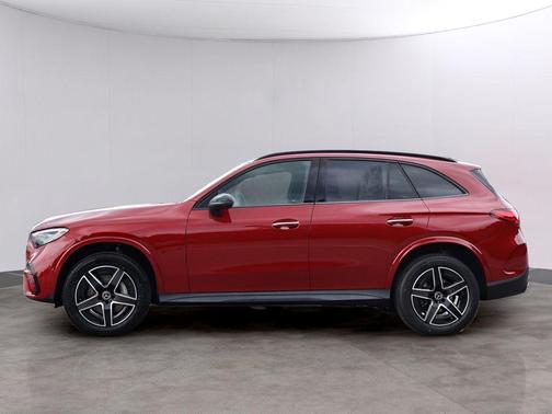 MANUFAKTUR Patagonia Red Metallic 2026 Mercedes-Benz GLC 300 Base 4MATIC