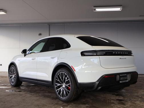 2025 Porsche Macan 4S