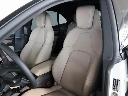 2025 Porsche Macan 4S