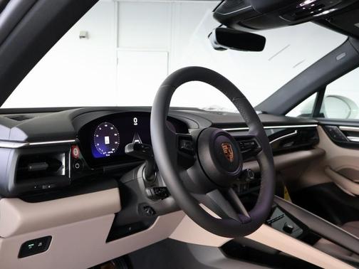 2025 Porsche Macan 4S