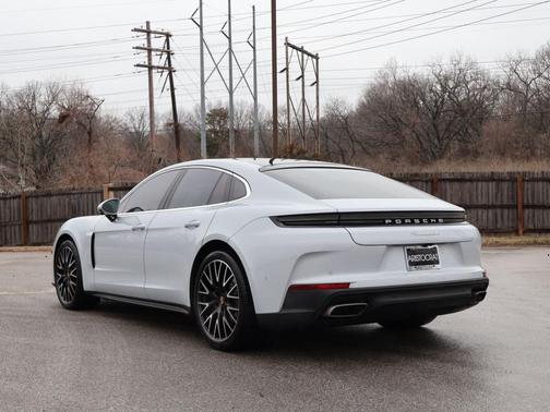 2025 Porsche Panamera 