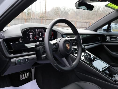 2025 Porsche Panamera 