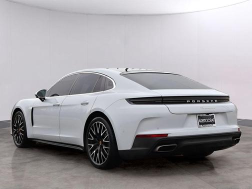 2025 Porsche Panamera 4