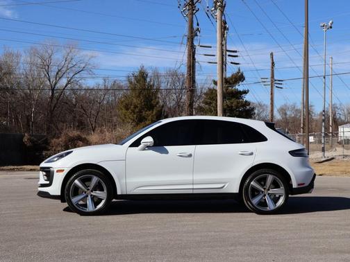 2024 Porsche Macan 