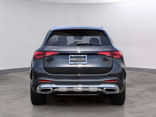 Graphite Gray Metallic 2026 Mercedes-Benz GLC 300 Base 4MATIC