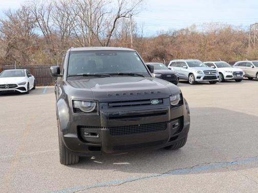 2024 Land Rover Defender P400 X-Dynamic SE