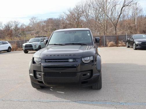 2024 Land Rover Defender P400 X-Dynamic SE