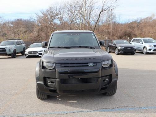 2024 Land Rover Defender P400 X-Dynamic SE