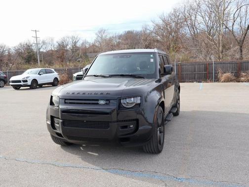 2024 Land Rover Defender P400 X-Dynamic SE