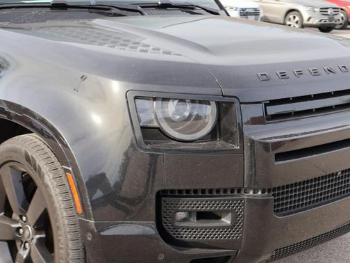 2024 Land Rover Defender P400 X-Dynamic SE