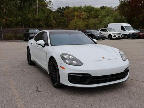 2022 Porsche Panamera 4 Platinum Edition