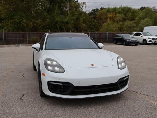 2022 Porsche Panamera 4 Platinum Edition