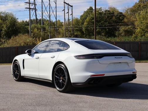 2022 Porsche Panamera 4 Platinum Edition