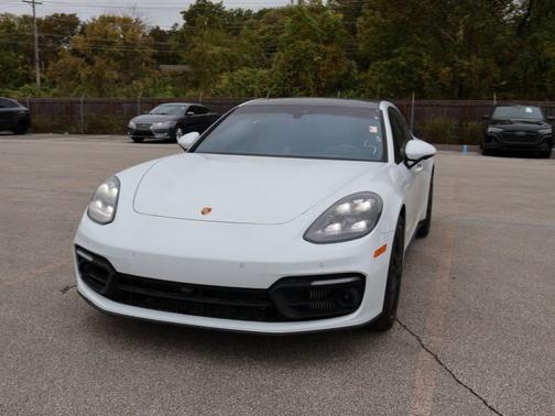 2022 Porsche Panamera 4 Platinum Edition