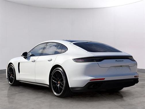 2022 Porsche Panamera 4 Platinum Edition