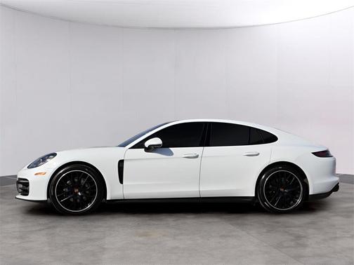 2022 Porsche Panamera 4 Platinum Edition