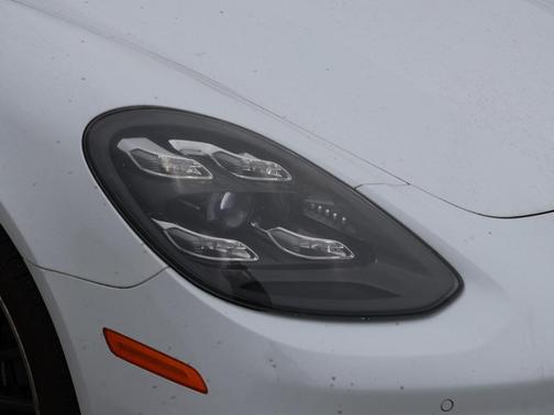 2022 Porsche Panamera 4 Platinum Edition