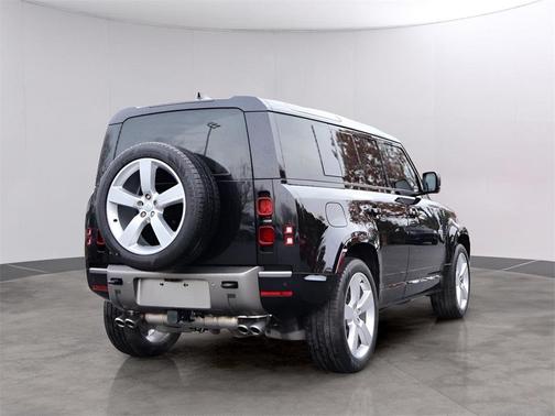 2025 Land Rover Defender P500 X-Dynamic SE