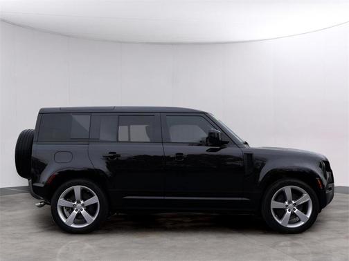 2025 Land Rover Defender P500 X-Dynamic SE