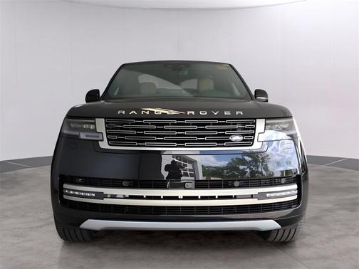 2025 Land Rover Range Rover P550e SE