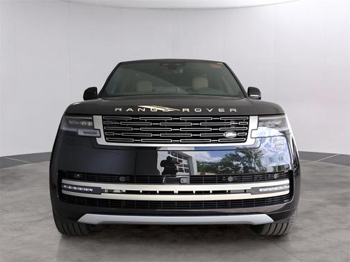 2025 Land Rover Range Rover P550e SE