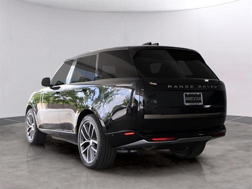 2025 Land Rover Range Rover P550e SE
