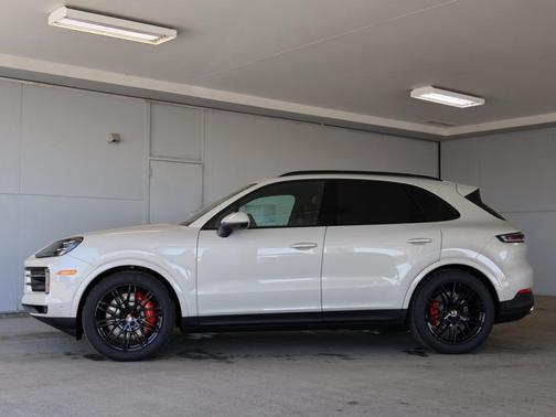 2025 Porsche Cayenne S