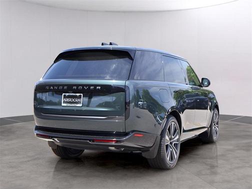 2025 Land Rover Range Rover P550e SE