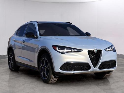 2025 Alfa Romeo Stelvio Base