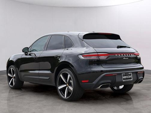 Jet Black Metallic 2025 Porsche Macan