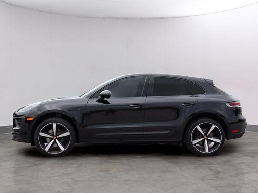 Jet Black Metallic 2025 Porsche Macan