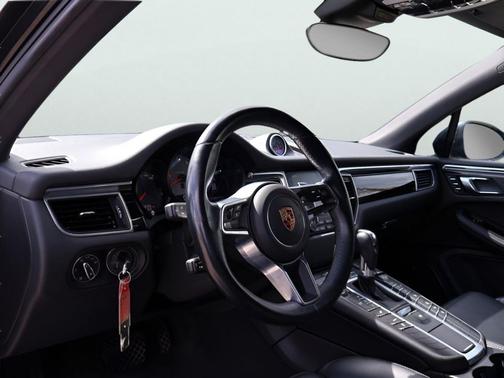 Volcano Grey Metallic 2018 Porsche Macan S