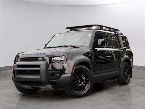2023 Land Rover Defender SE