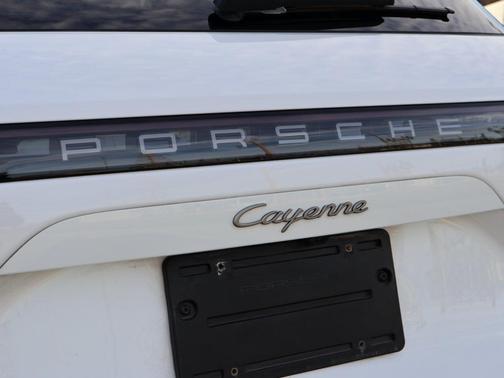 2023 Porsche Cayenne Platinum Edition