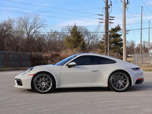 2022 Porsche 911 Carrera