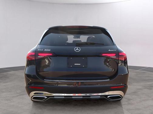 Graphite Gray Metallic 2026 Mercedes-Benz GLC 300 Base 4MATIC