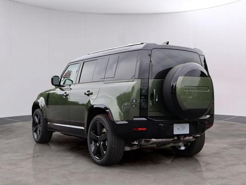 Woolstone Green 2026 Land Rover Defender P400 X-Dynamic SE