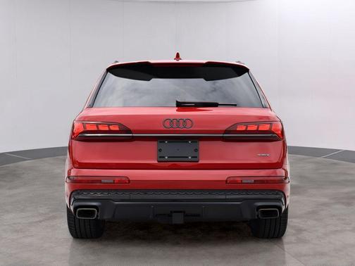 Chili Red Metallic 2026 Audi Q7 55 Prestige