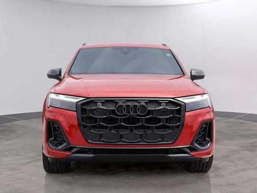 Chili Red Metallic 2026 Audi Q7 55 Prestige